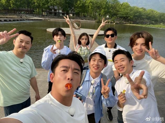  杀青|《奔跑吧》第八季杀青 郑恺晒和蔡徐坤等合照