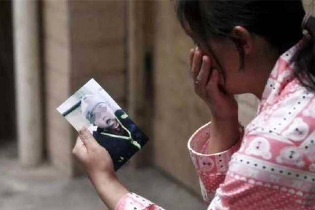  带孩子出门|5岁女儿逛商场走丢，两小时后找到时，父母却差点没认出来