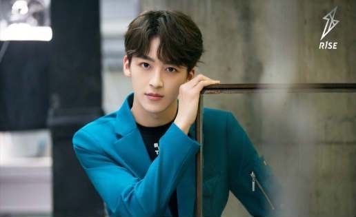  漱口水|R1SE趣事：周震南厕所吃播任豪品漱口水，夏之光要抢李佳琦饭碗？