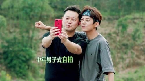  众人|节目当中为何总是何炅开车？知道原因后，众人心头一紧！