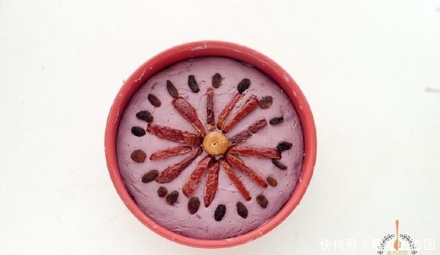 面团|家里有面粉一定要试试,上锅一蒸,柔软好吃,蛋糕一次成功!