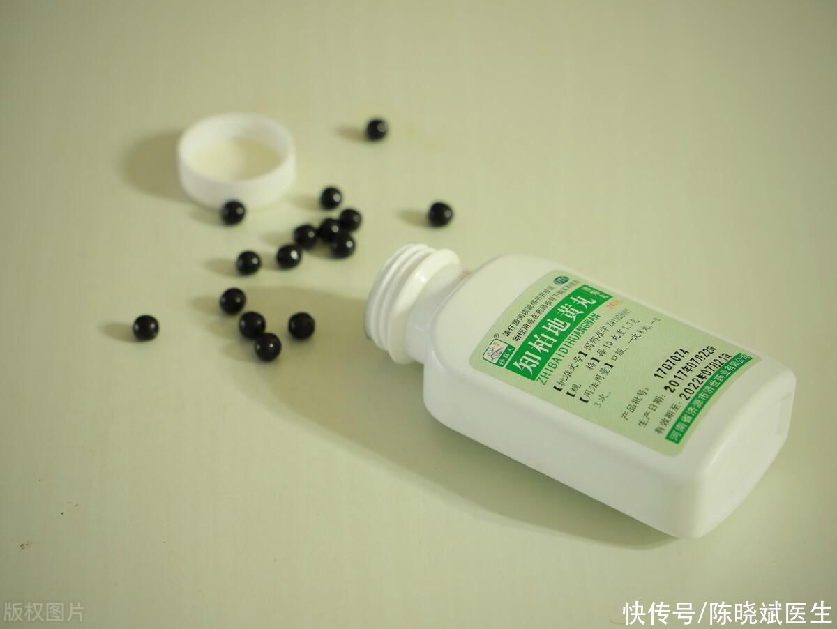 复发性口腔溃疡知柏地黄丸(复发性口腔溃疡很痛苦？不妨试试知柏地黄丸，接触困扰、吃嘛嘛香)