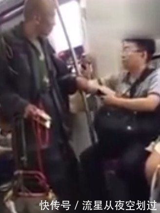 老人|公车上老人强行让男子让座，没想到男子霸气回应，大快人心