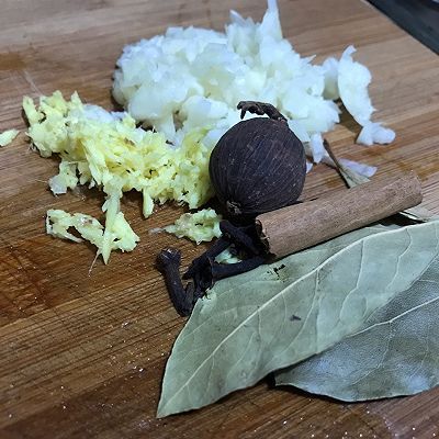  2勺|香菇焖肉酱