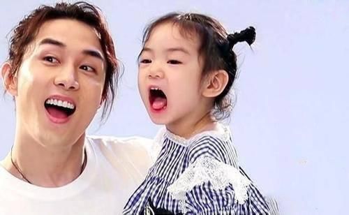  吃饭|综艺花絮曝光，李承铉喂lucky吃饭获白眼一个，这也太萌了吧！