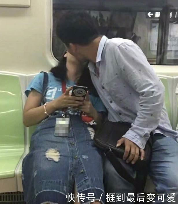 激吻|小伙和女朋友地铁当众“激吻”，胆子太大，看不下去了！