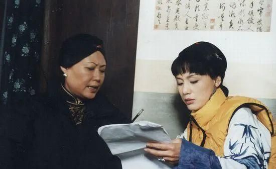  领证|撞脸黄圣依，演过杨幂母亲的李建群，与名导同居27年，为何不领证