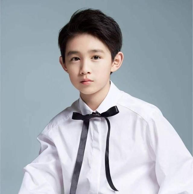  骨火|神仙选角，《隐秘的角落》三个小戏骨火了，这些后浪们，够浪的！