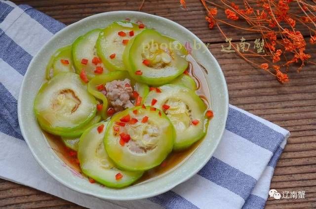  炒肉|西葫芦别再炒肉了，这样吃，上桌就被抢光！