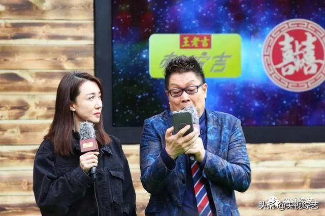 华尔兹|《喜上加喜》父亲在女儿相亲现场抱着扫帚跳华尔兹?