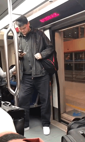  夜市|姚明夜市撸串引争议，带头违规？网友：是为中国篮球而“撸”