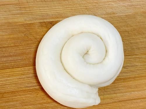  不腻|两片饼子夹着肉，酱汁外溢，爽而不腻