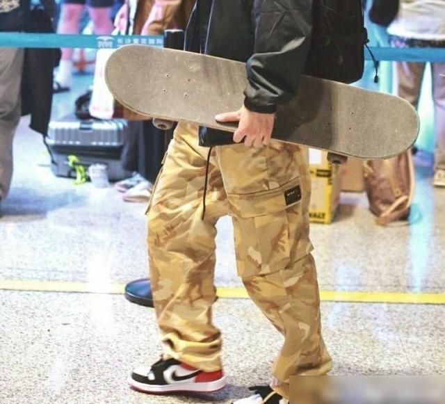  街舞|《这就是街舞3》发布会照片流出，王一博的粉丝又想给他烧裤子了