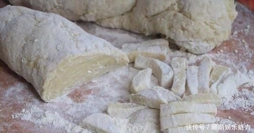  连吃|土豆加1盆面粉，不炖不煮不油炸，特色做法连吃3天都不腻！