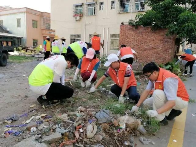  城管随手拍|一抬手，话费就到账！