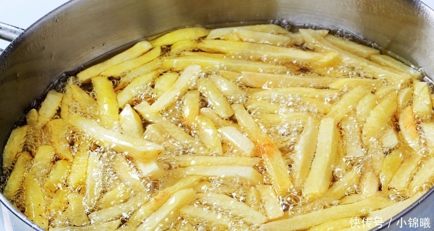使土豆|做薯条时,土豆别焯水后就炸!少了这1步,难怪薯条不香,更不脆