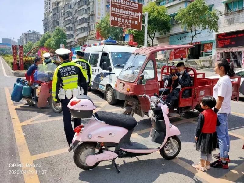 违停|“创文”——息烽交警：即日起严查机动车违停！