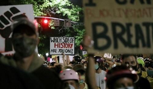  火烧|美媒：黑人之死抗议活动已两月 特朗普派特工镇压把怒火烧得更旺