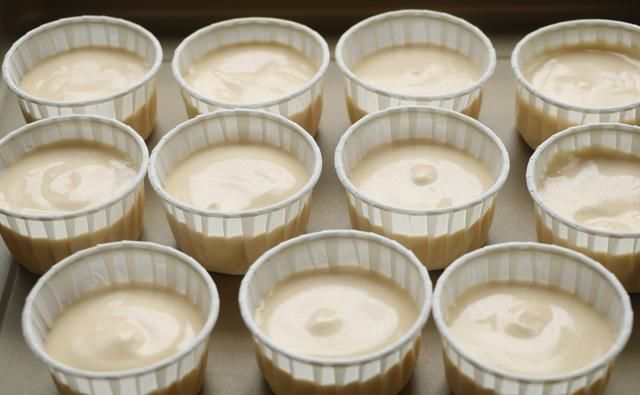  蛋白|戚风纸杯蛋糕的做法，不回缩不开裂，柔软细腻，在家做轻松搞定！