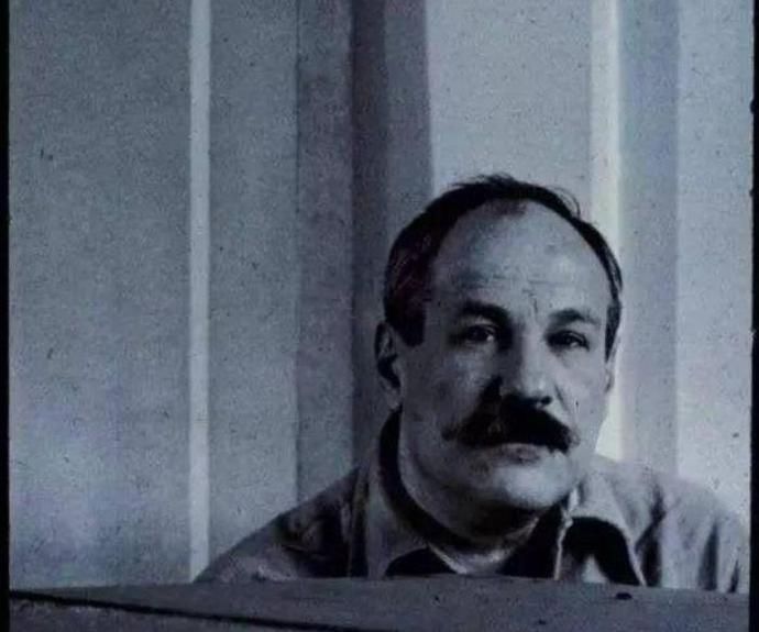  艺术大师|抽象派艺术大师24年里只画直线，其中有一条直线卖了7个亿