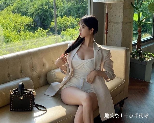 舒适|牛仔裤展现纯真的活力感,穿出独特的风格,美丽与温暖并存!