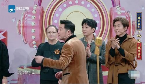 季节目|《王牌对王牌》关晓彤讲述自己亲身经历时,谁注意到华晨宇在做什么