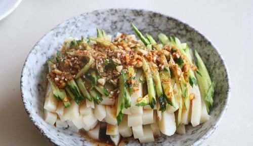  熬粥|夏天，小米别熬粥，学会秘制吃法，健胃消食又解暑，一天要吃2碗