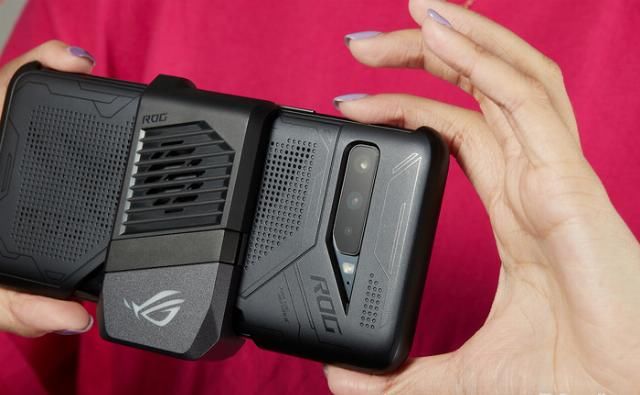  评测|ROG游戏手机3评测：首发865 Plus，看背后多数人会说三个字