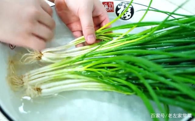  省钱|小葱吃不完难保存？记住2个小窍门，放一年都新鲜，简单又省钱
