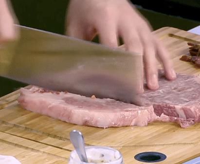 何炅|明星录节目多吃亏?杨超越昂贵牛排被何炅分掉,她的反应都懒得装