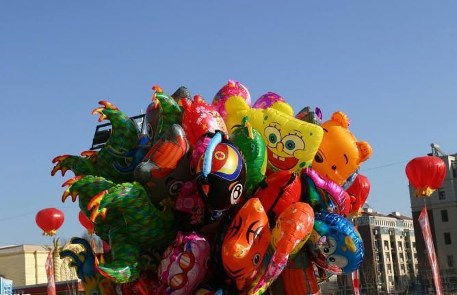  小心|小心！这种玩具很危险，千万别让孩子拽着“炸弹”满街跑