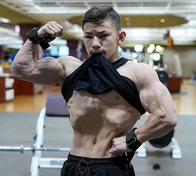 健身|17岁少年肌肉爆炸,体脂极低!极低体脂背后的饮食方法大公开!