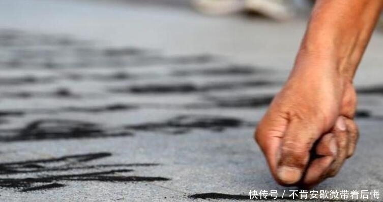 大爷|看完农村大爷书法, 再看书法大师邵岩书法, 网友表示想不通!