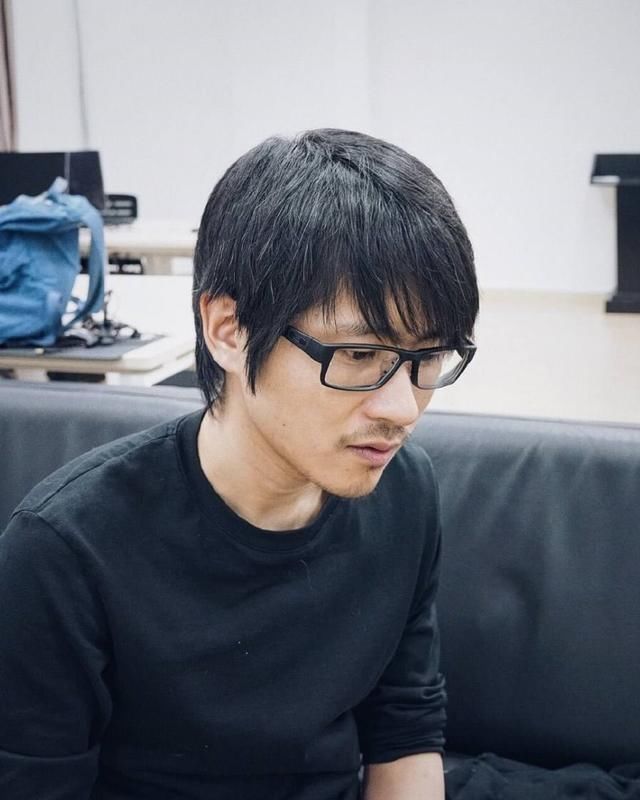  抢救|网曝韩寒赛车场突生意外，称摄影师被撞抢救凶多吉少，消息疑点多