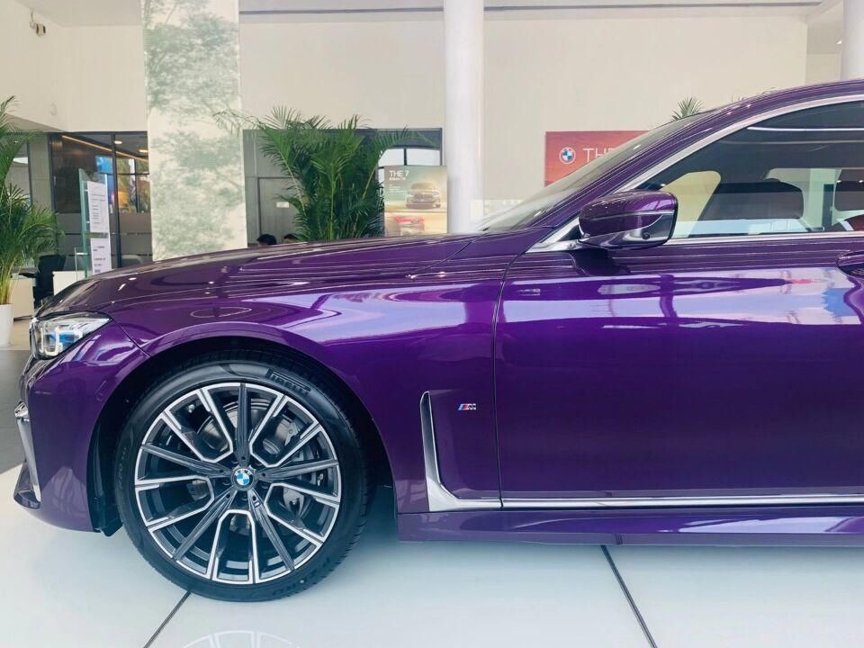  车身|最帅气的宝马7系来袭！落地80万，轴距3.2米，车身颜色最霸气！