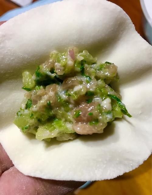 芹菜|为什么芹菜鲜肉饺子的馅黏不起来?