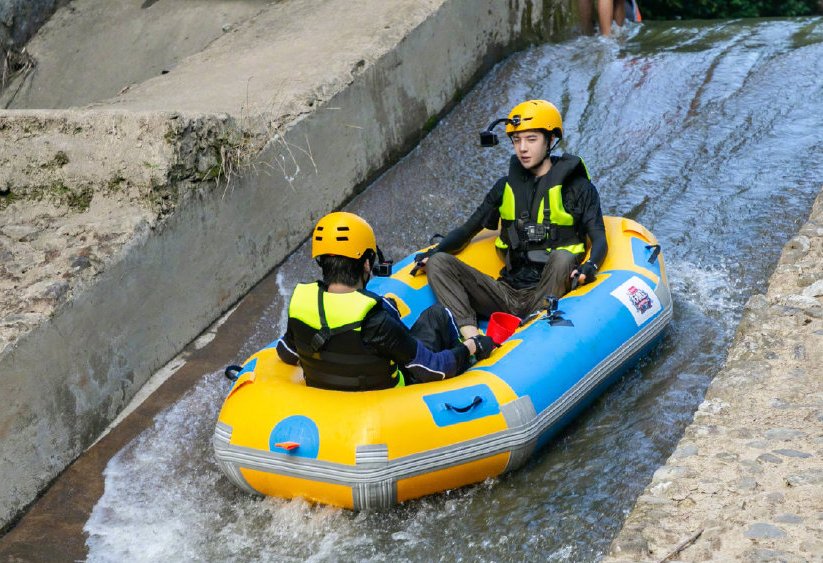  过于|宋威龙、王一博打水仗，除了帅气毫无看点，认输理由过于佛系