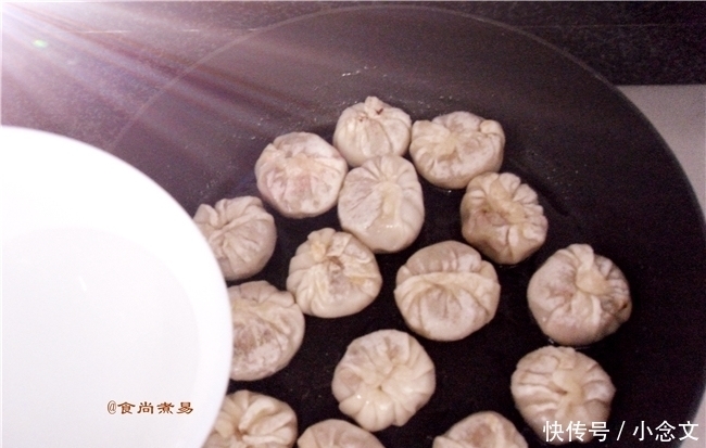 水煎包|此款水煎包不用发面,十五分钟搞定,香酥可口,吃了还想吃