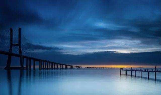 夜景|拍摄夜景照片不一定要晚上拍，这个时间也可以，而且画面更纯净