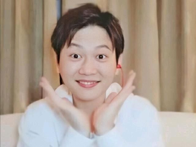  花钱买|现场直播孟鹤堂不允许观众花钱买礼物，说他们是付钱的