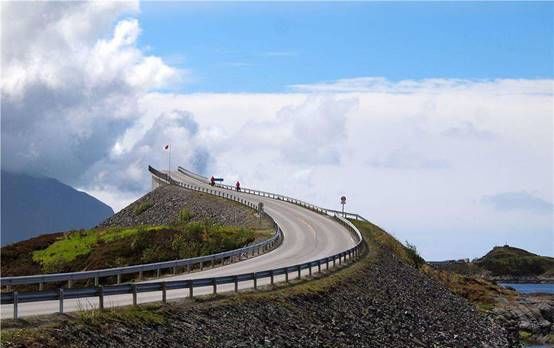 司机|全球最“诡异”的桥梁,明明前方看不到路,为何司机完全不怕?