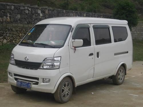 面包车|面包车拉货被查,车主气愤质问:这都不能拉,那我能拉啥?