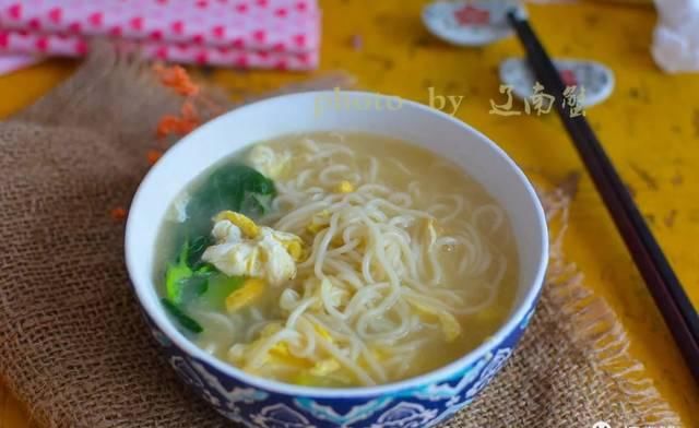 鸡蛋|妈妈做的鸡蛋面，无添加营养好，比方便面好吃多了