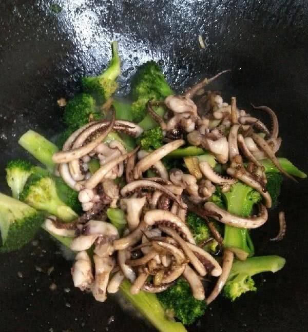  赶走|西兰花这样做，白灼后搭配翻炒，美味又营养，赶走病毒提升免疫力