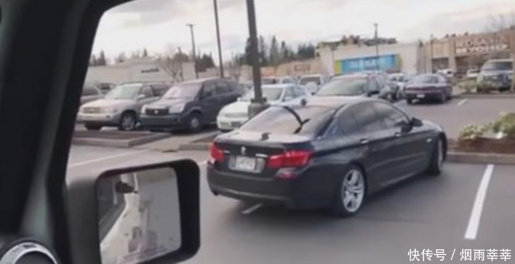  傻了眼|宝马车主乱停车放出狠话，200万的车看谁敢动，最后整个人傻了眼