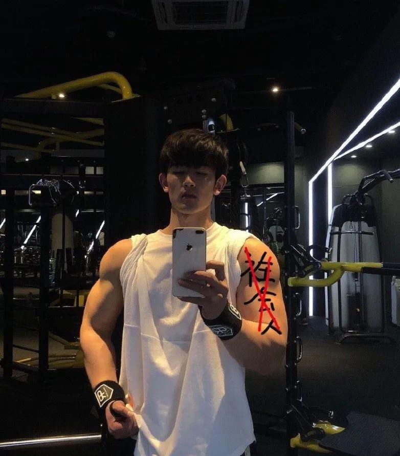  运动|33个肌肉帅哥争做“1”，你确定这不是专做给gay看的节目吗？