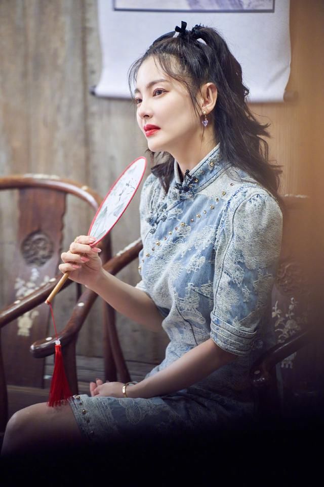  宁静|杨幂张雨绮旗袍对打，谁的曲线更曼妙？大张伟带宁静郑希怡张雨绮玩密逃崩溃