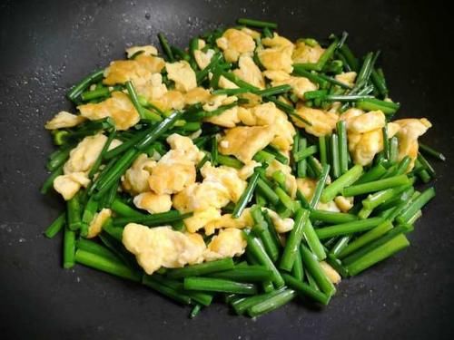  不该|夏天最不该吃韭菜，而是它，清脆鲜嫩，好吃不贵，和鸡蛋是绝搭！