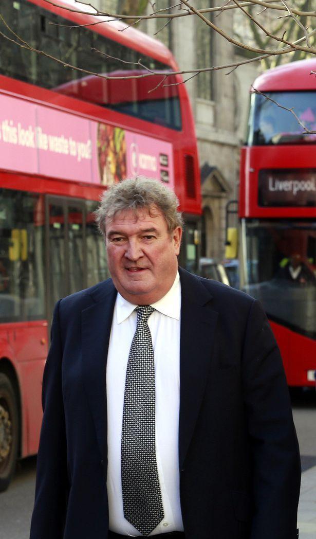  百万富翁|英国百万富翁开发商与邻居争两米土地，打四年官司花七万英镑