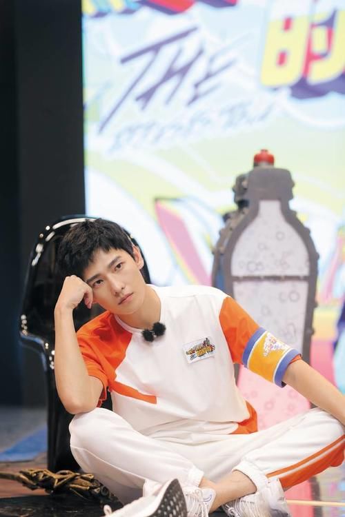  节目|杨洋特效妆助攻捉迷藏 《元气满满的哥哥》暖心长寿面送队友